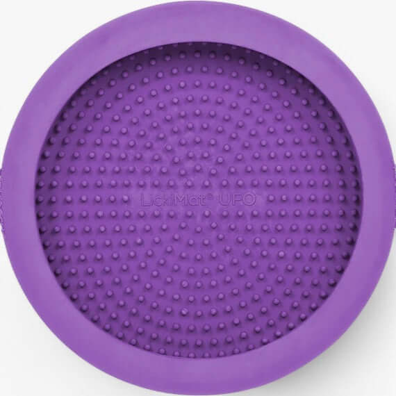 LickiMat UFO lēnas ēšanas bļoda, purpursarkans, ar 3D reljefu, lēnām ēšanai un suņa masāžai.